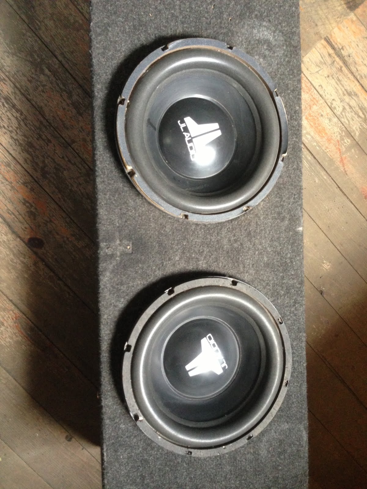 FLECHAS, S.A. Sub Woofer JL Audio 2 por 10 pulgadas Q 1600.00
