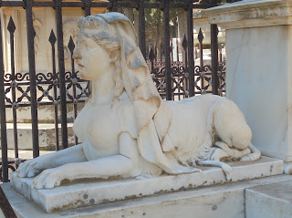 το κτήμα της Κωνστάντζας Νεγρεπόντε στο ορθόδοξο νεκροταφείο του αγίου Γεωργίου στην Ερμούπολη