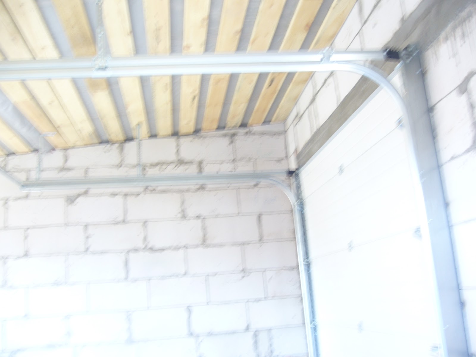 Рольставни: Секционные ворота, принцип действия и описание