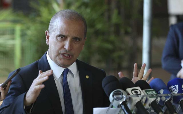 Onyx diz que 'tem mulheres que preferem armas à Maria da Penha'