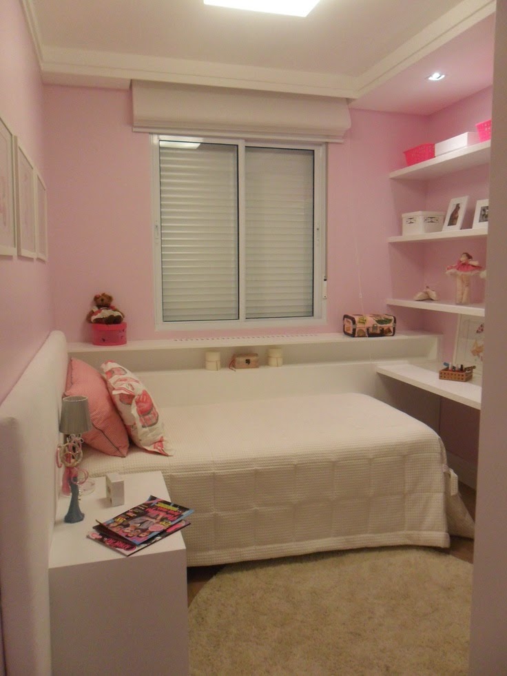 quarto rosa com moveis brancos