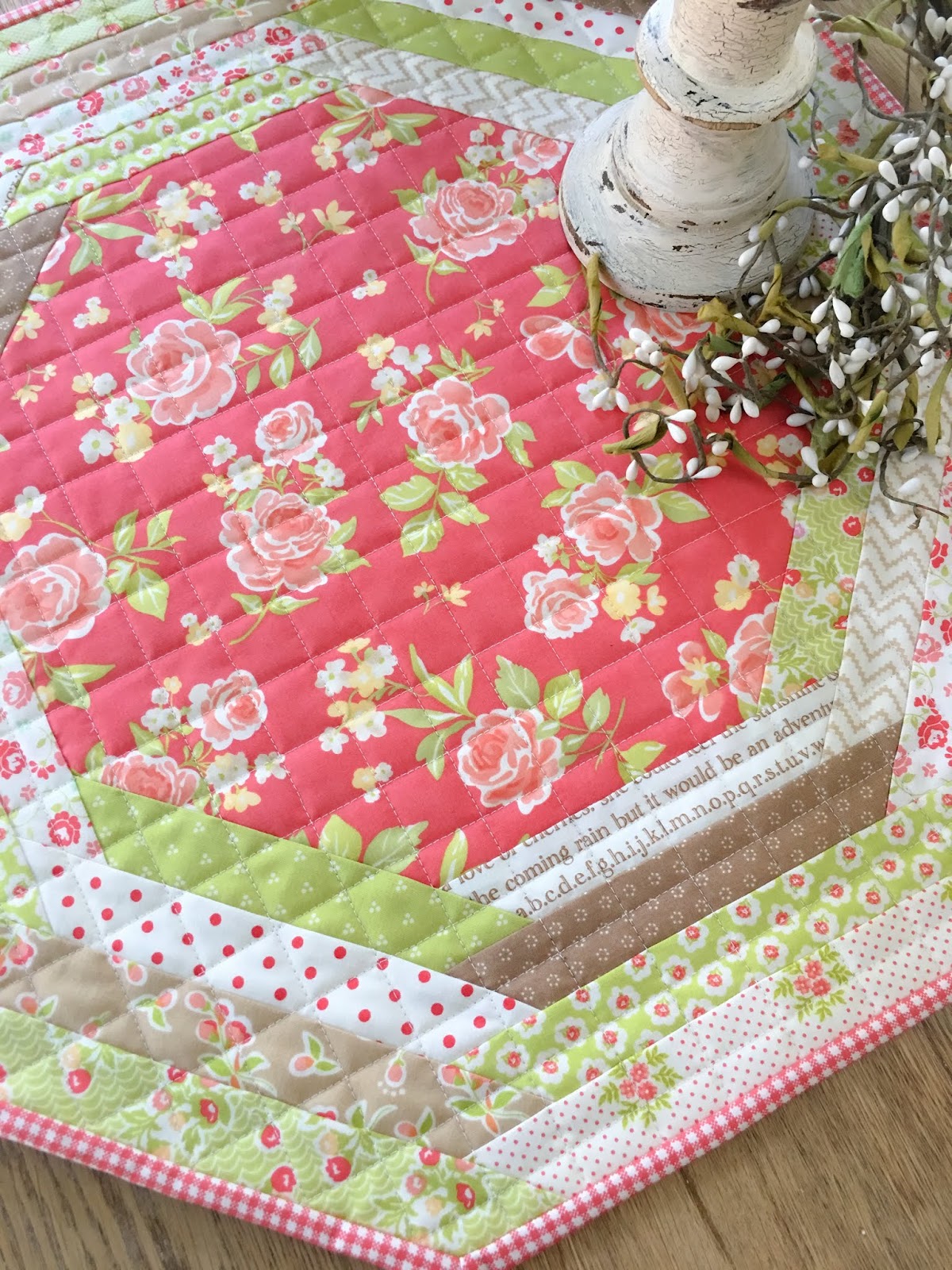Carried Away Quilting The Centerpiece Tablemat a pattern by Sweet