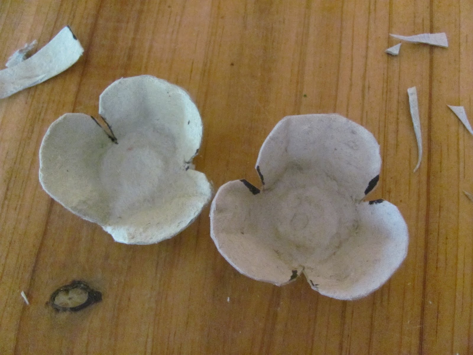 Jumble Tree Poppy egg carton craft for Remembrance Day