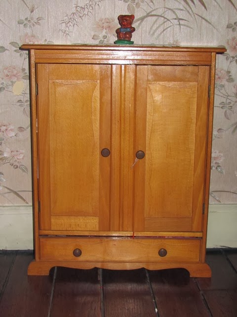 Armoire Miniature Ancienne En Métal - Style Industriel Pour Poupée