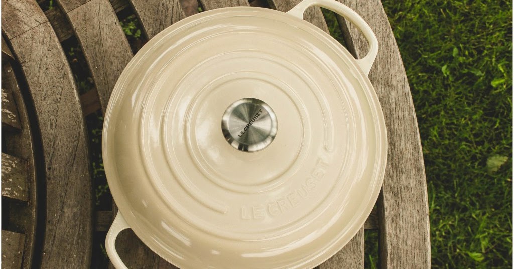 Wildschweingulasch mit Pilz-Semmelknödeln und Safranbirne (Reklame ...