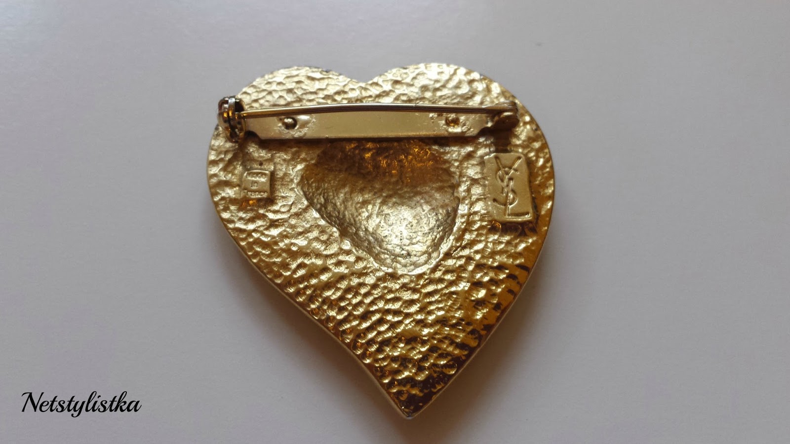 YSL vintage biżuteria broszka YSL vintage biżuteria broszka stara biżuteria od Yves Saint Laurent, złota broszka, blog modowy