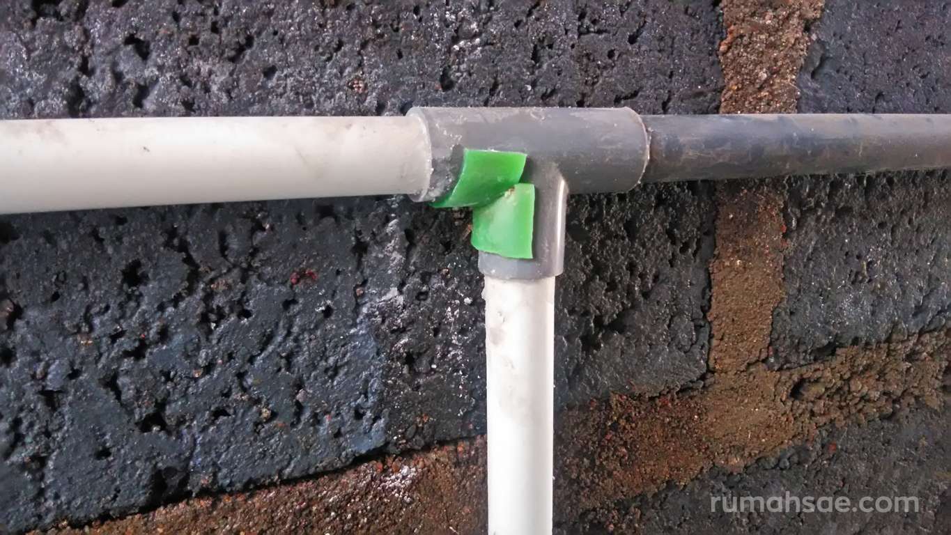 Cara Mengatasi Sambungan T Pipa PVC Bocor pada Area Sikunya