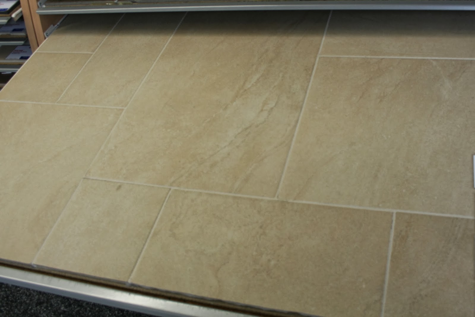 Die Baukiste: Veranda, Garage, Fliesen und Haustür (Tag 85)