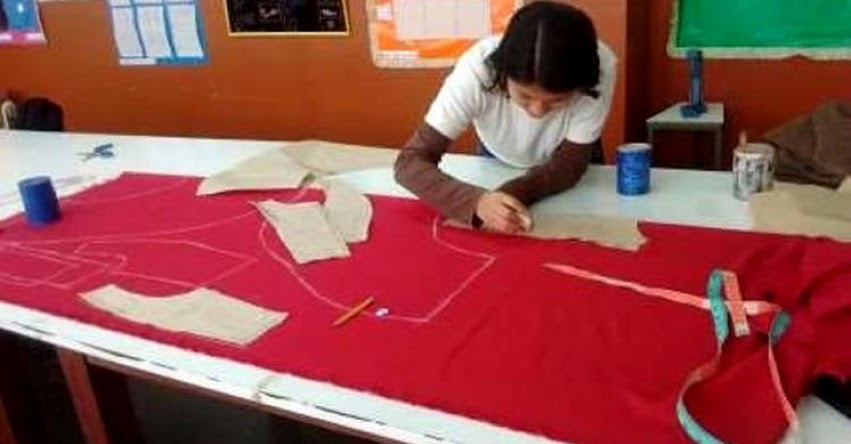 CETPRO gana concurso de investigación textil con blazer reversible de cuatro usos - MINEDU - www.minedu.gob.pe CETPRO gana concurso de investigación textil con blazer reversible de cuatro usos - MINEDU - www.minedu.gob.pe