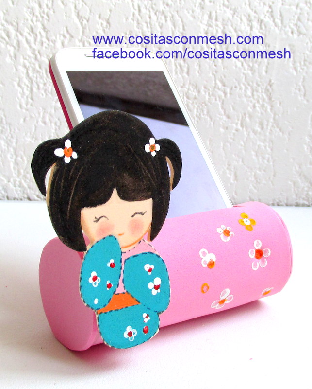 Base para celular reciclando tubos de papel higiénico ~ cositasconmesh
