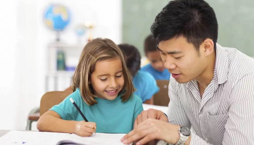 Ptk Bahasa Inggris The Use Of Flashcard And Bbc Nature Video To Improve Students Ability In Writing Descriptive Text Ptk Bahasa Inggris The Use Of Flashcard And Bbc Nature Video To Improve Students Ability In Writing Descriptive Text