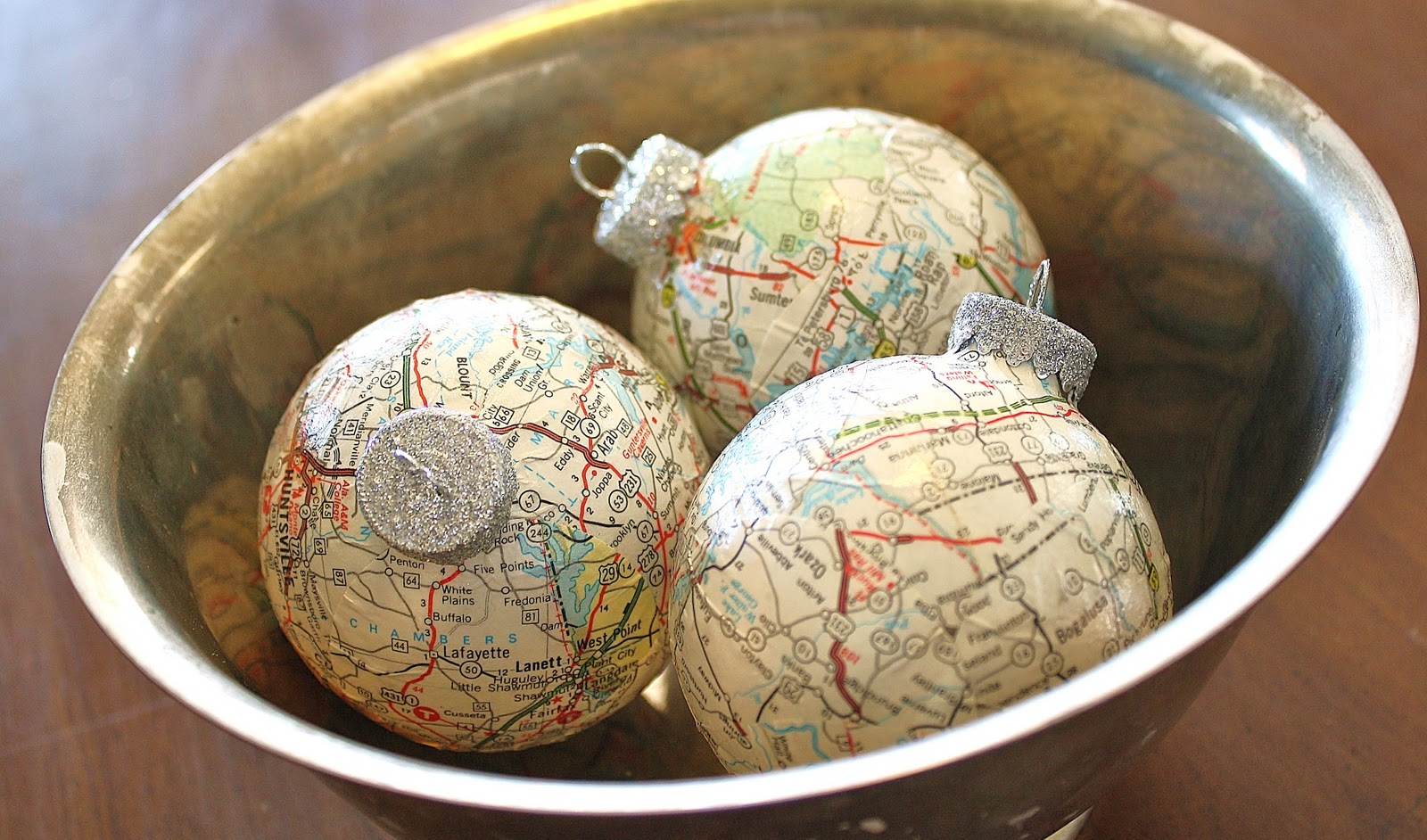 Decorar con mapas en navidad