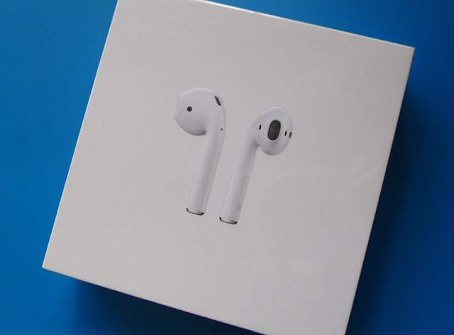 Apple AirPods packaging