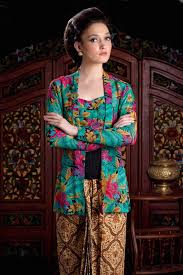 Tips Memilih busana kebaya modern sesuai dengan trend fashion Tips Memilih busana kebaya modern sesuai dengan trend fashion
