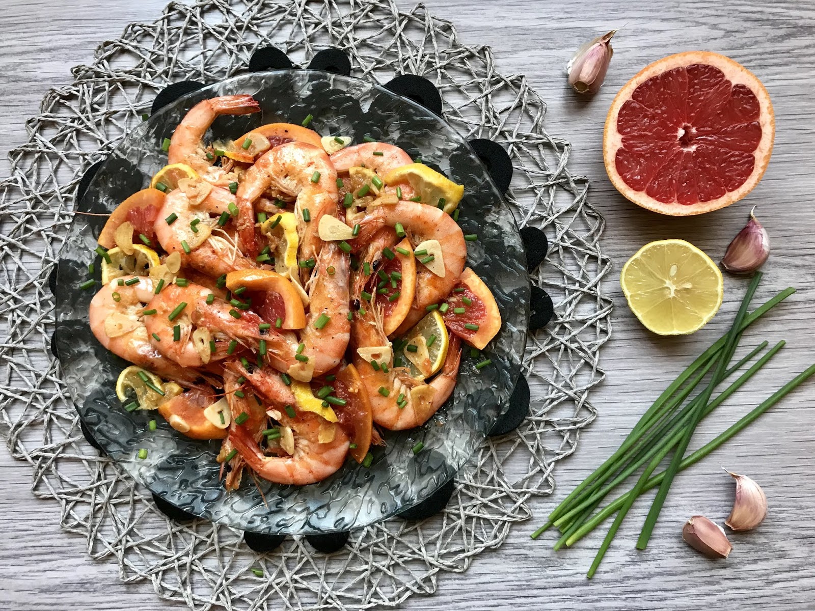 Langostinos salteados con pomelo y brandy (con vídeoreceta)