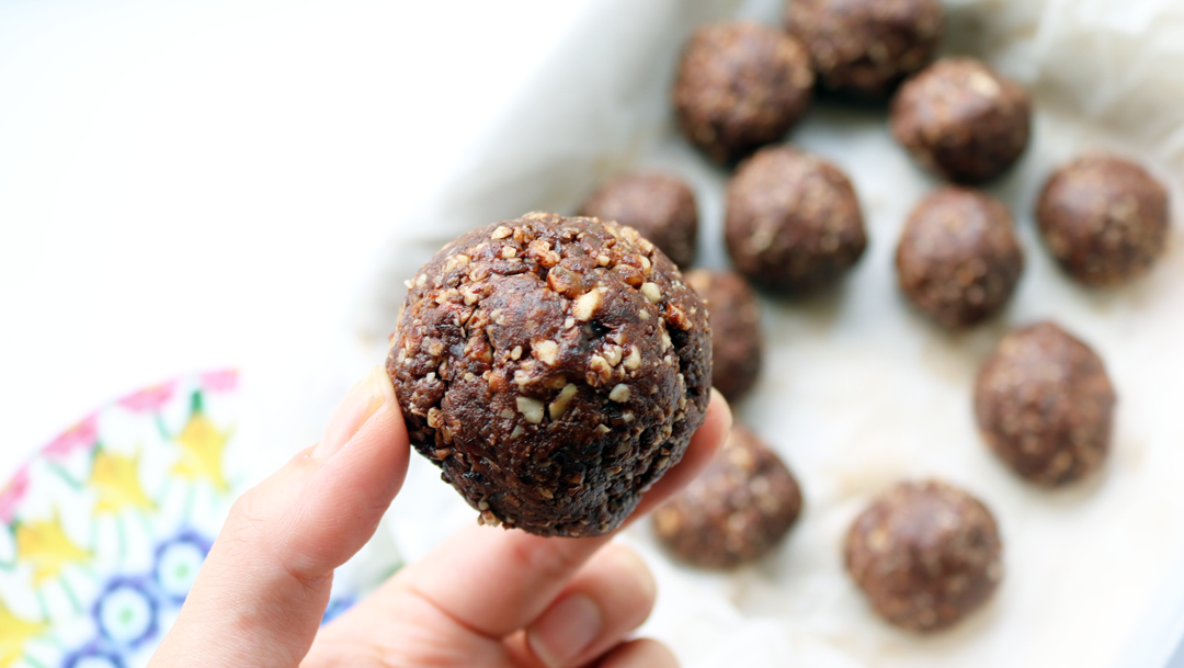 Cacao & Almond Energy Balls (Deliciously Ella / Vegan Recipe) 
