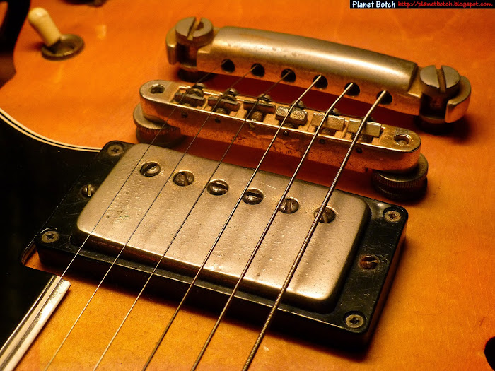 Seymour Duncan JB in a Gibson Thinline semi-acoustic guitar