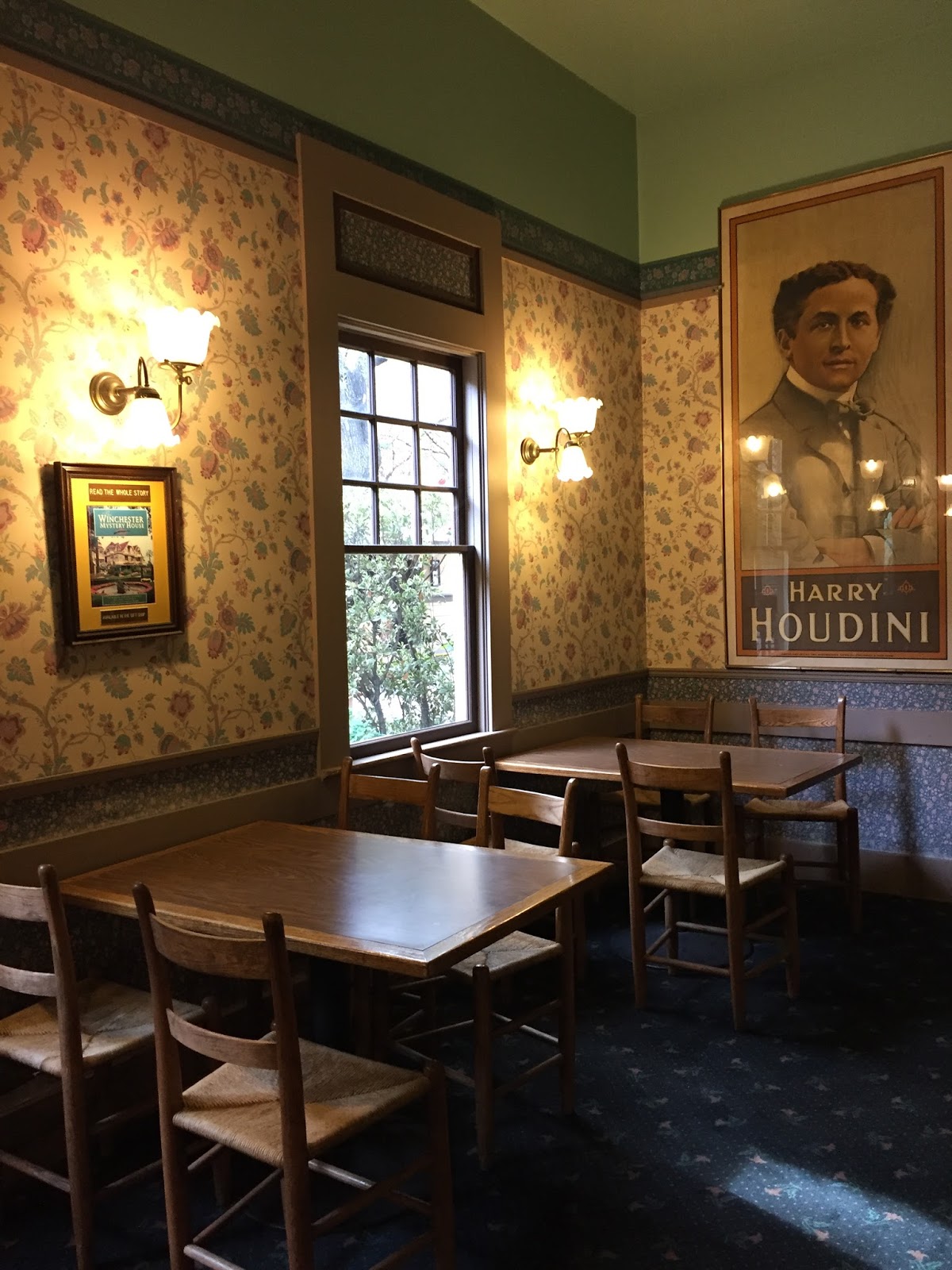 フード＆ワインの日々 シリコンバレー グルメ：サンノゼのウインチェスター ミステリー ハウス内 Winchester Cafe（ウイン