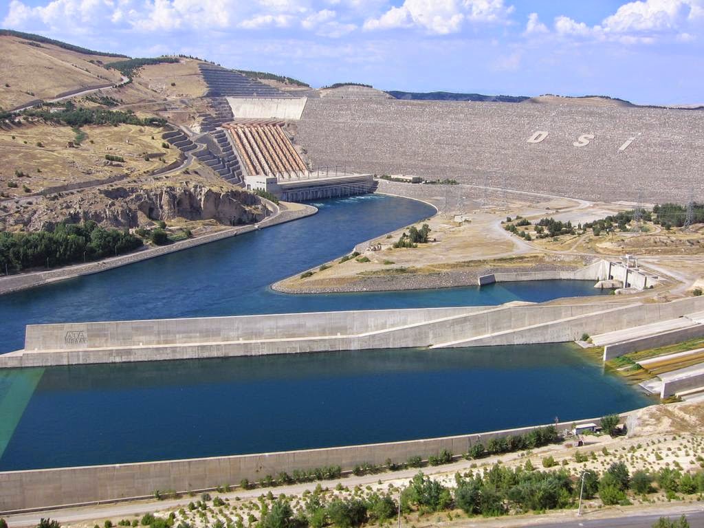 Ataturk dam in the province of Şanlıurfa th3 tourist guide
