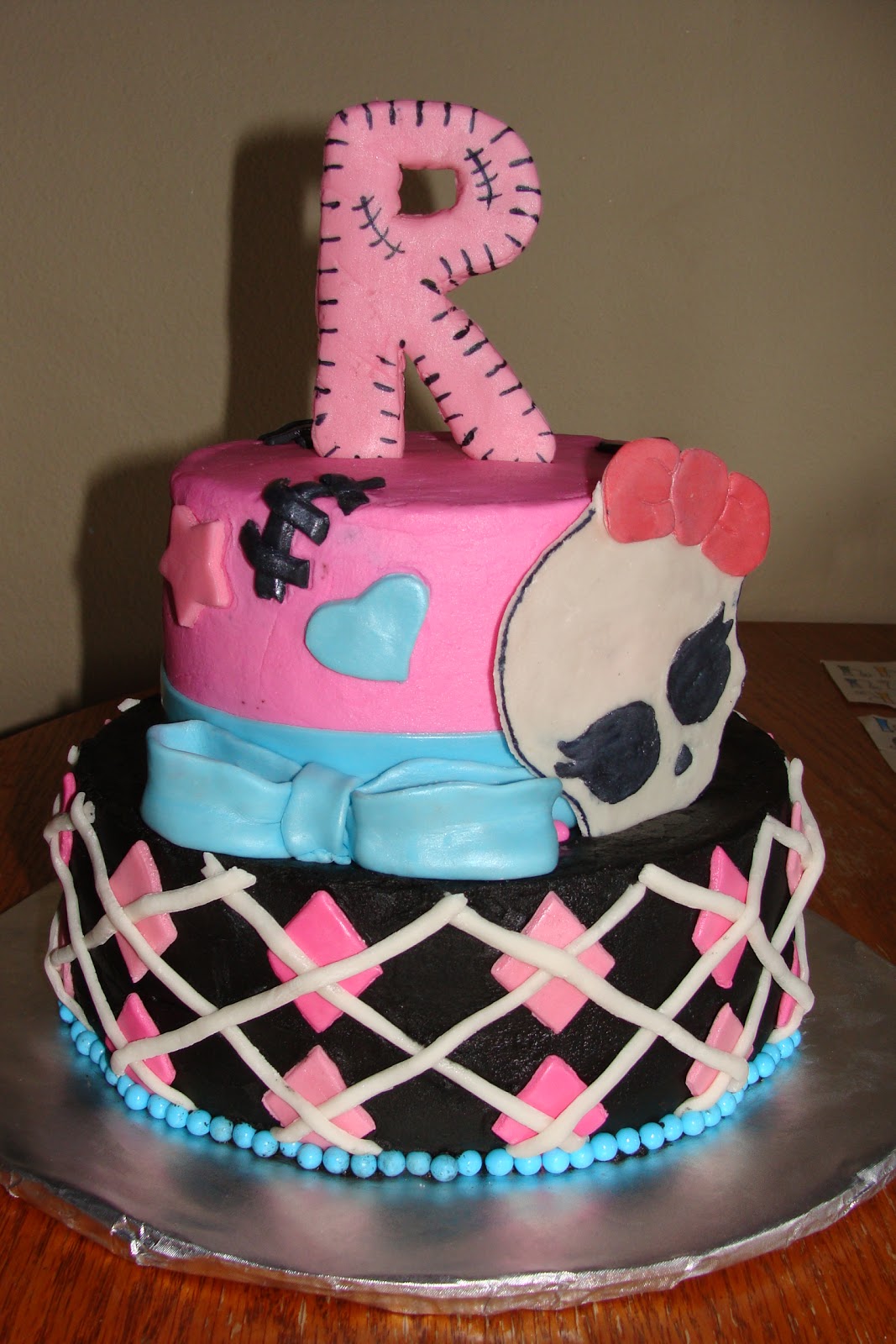 amber-s-cakes-monster-high-cake