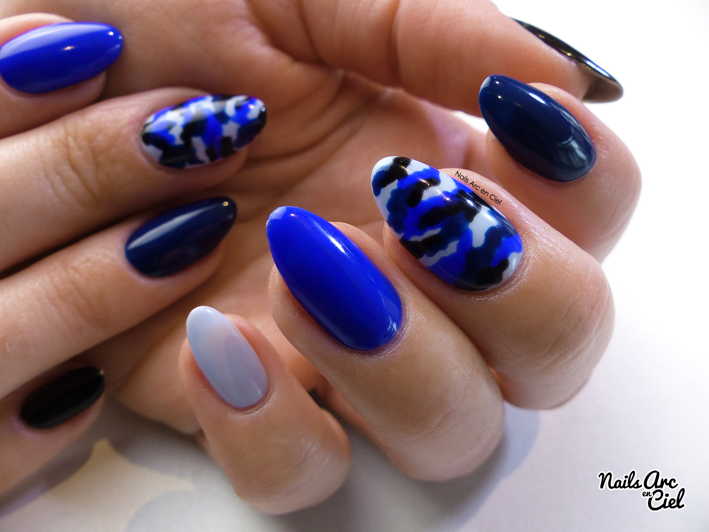 Nails Arcenciel Nail Art Camouflage militaire bleu sans matériel