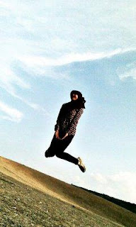 Gaya Berfoto Ala Manusia Terbang - Kakarmand Palu