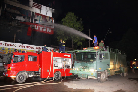 Chay sieu thi dien may lon bac nhat tinh Quang Tri - Anh 8