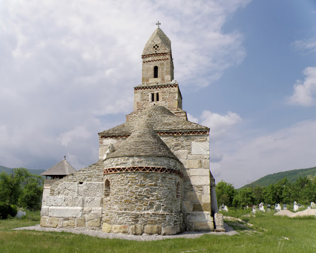 The Densuș Church - Romani