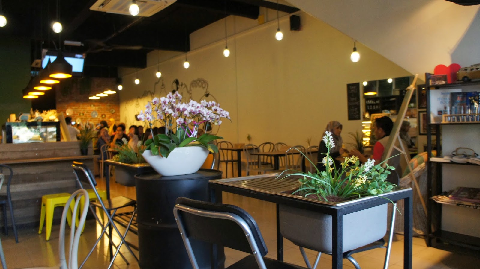 Waiii Sek Meowsss Chemistry Cafe + Lab Shah Alam