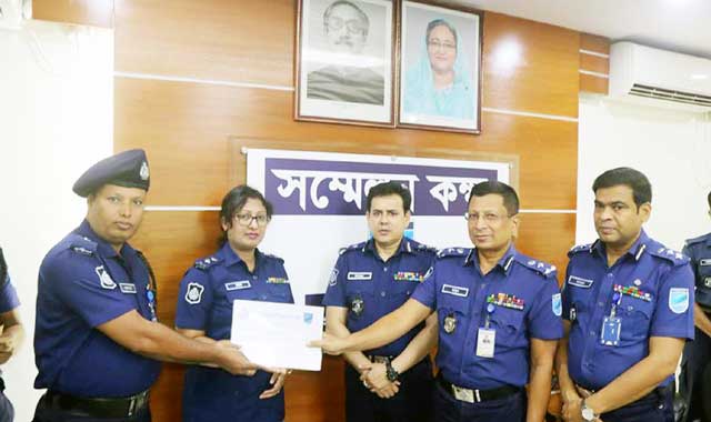 Kaiser Hamid, the best investigation officer of the Dhaka Range ঢাকা রেঞ্জের শ্রেষ্ঠ তদন্তকারী কর্মকর্তা কায়সার হামিদ