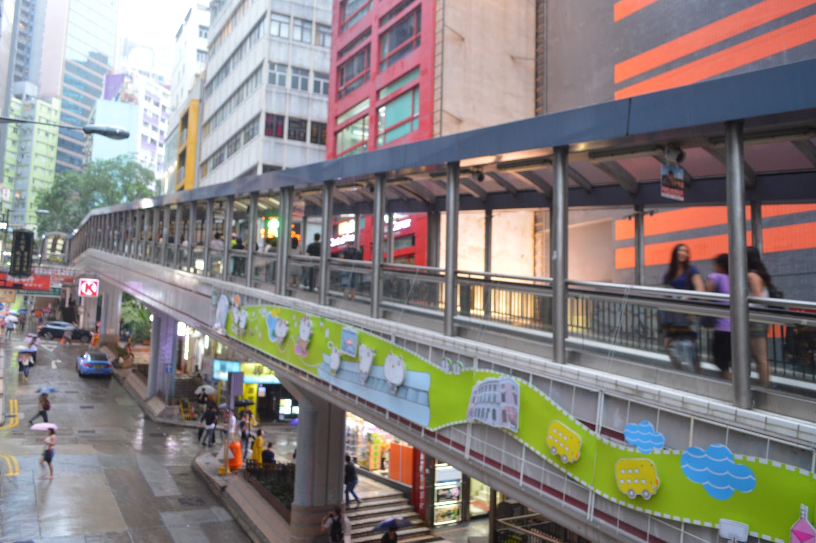 観光 セントラルの足 映画のロケ地にもなっているヒルサイドエスカレーター