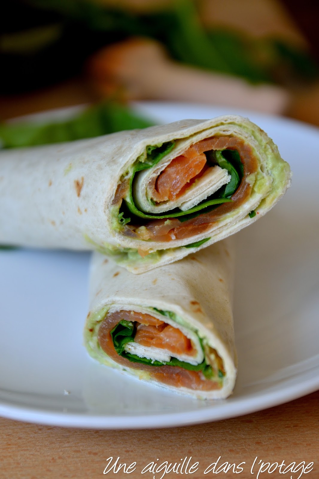 une aiguille dans l' potage Wraps de truite fumée, avocat et épinards