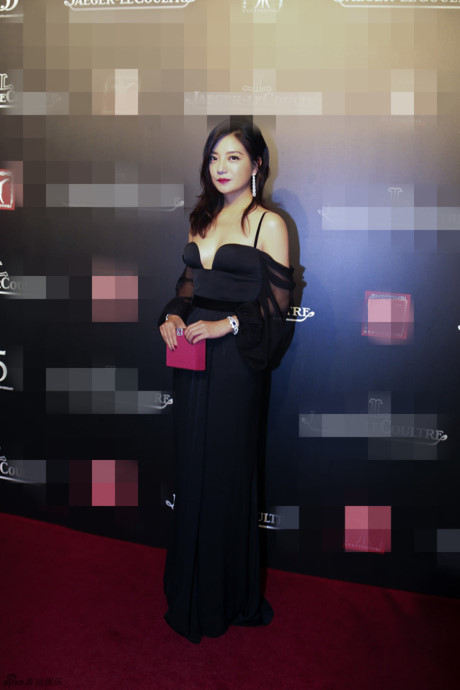 Trieu Vy khoe kheo vong mot tre nai, quyen ru den ngo ngang tai su kien - Anh 2