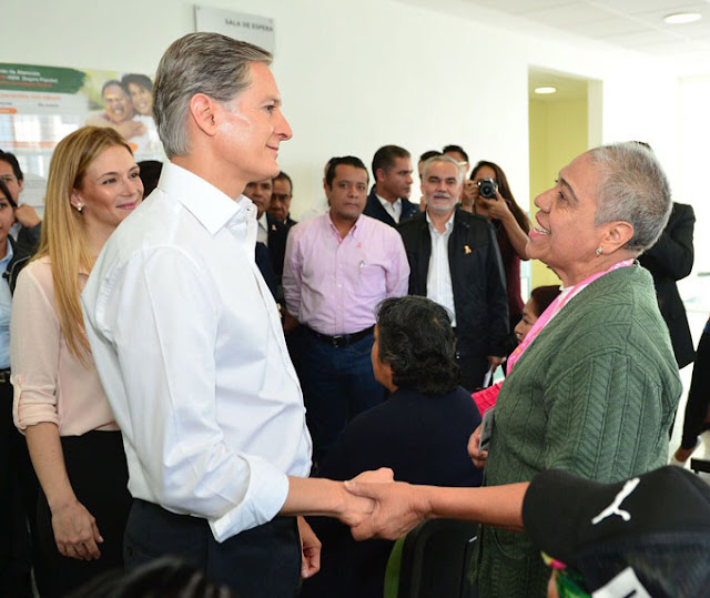 Alfredo Del Mazo recorre el Centro Oncológico Estatal del ISSEMyM para garantizar una atención