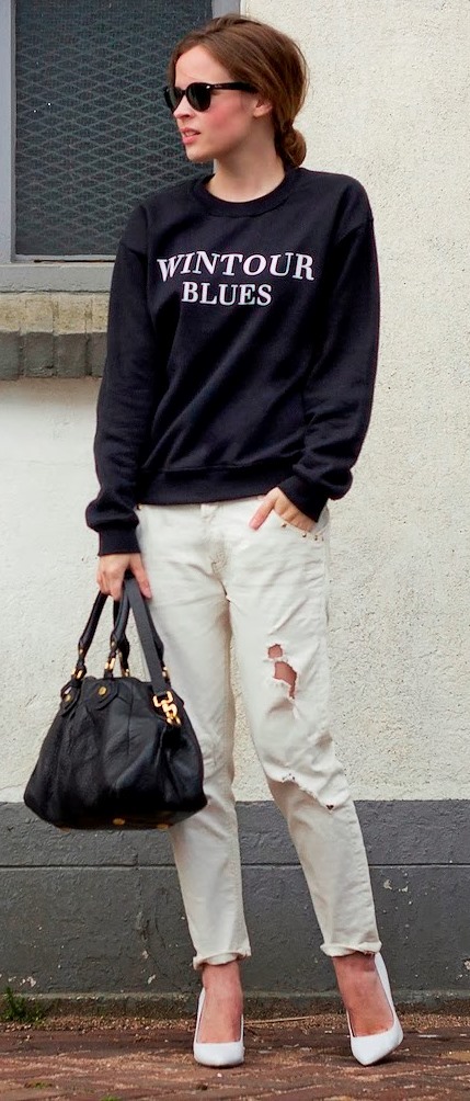 black and white | printed sweatshirt + bag + boyfriend jeans + heels