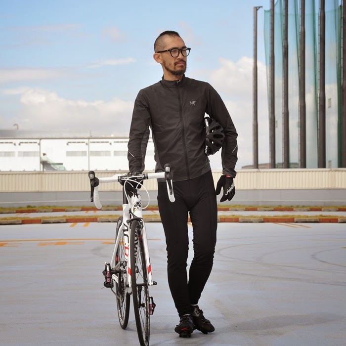 希少　COLNAGO サイクリングジャケット　ウィンドブレーカー Mサイズ黒 最 安 価格車・バイク・自転車 - 希少 COLNAGO サイクリングジャケット