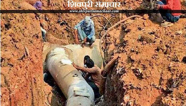 टाट के पैबंद वाली लाइन से कैसे बुझेगी शहर की प्यास, हर दिन फूट जाती है लाईन - Shivpuri News