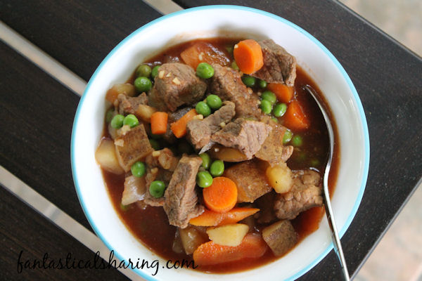 Slow Cooker Beef Stew // This classic beef stew is slow cooked for 6 to 8 hours until it reaches perfection! #recipe #beef #stew #soup #slowcooker #crockpot