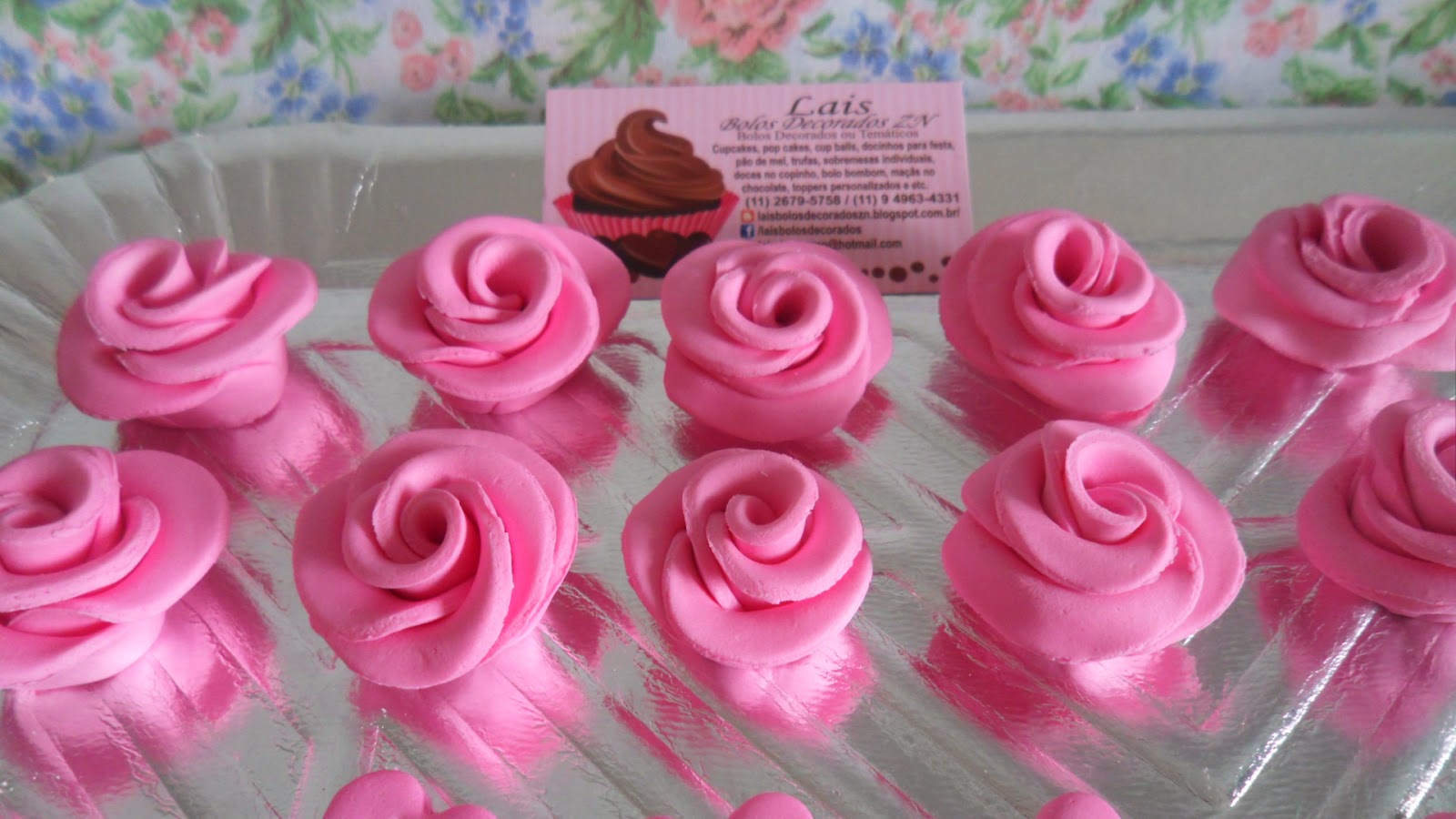 Lais Cake Design Flores de pasta americana!