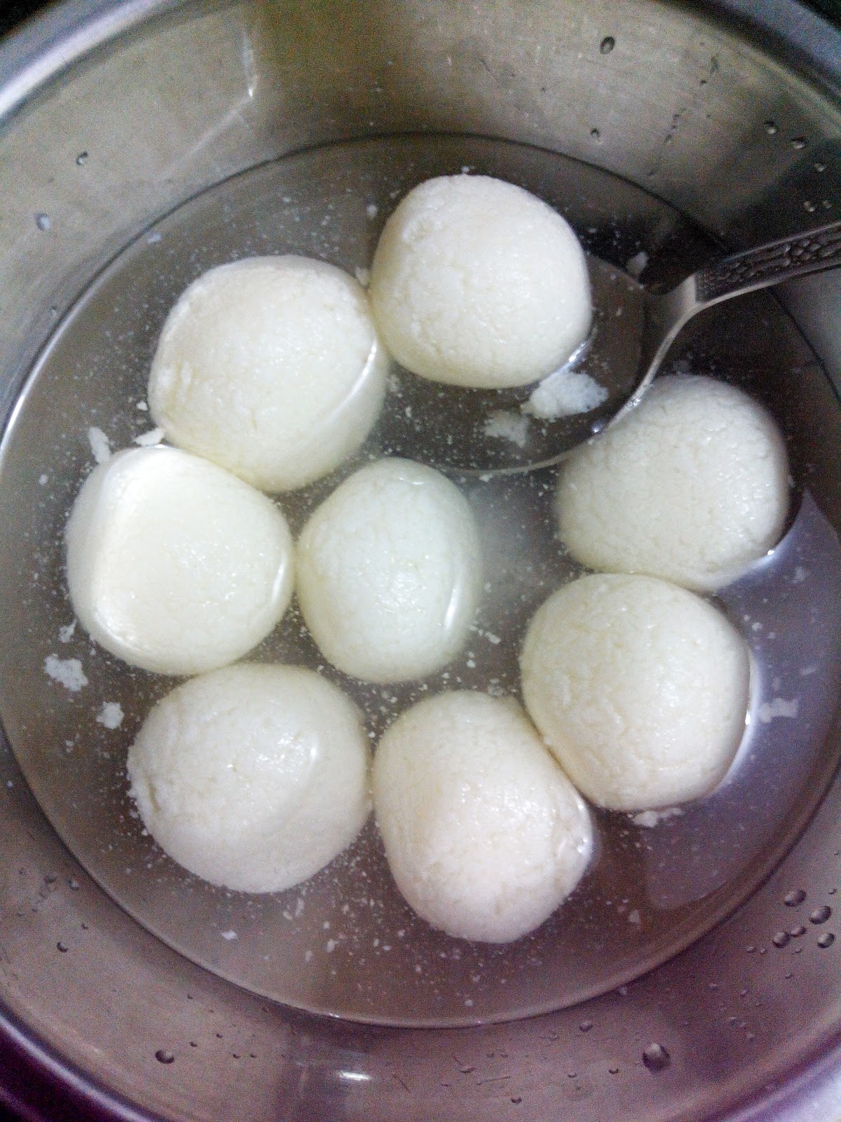 Cook & Share Rasgulla,Cottage Cheese Balls in Sugar syrup