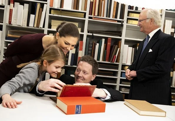 Princess Estelle visited the Bernadotte Library at the Royal Palace. Crown Princess Victoria wore Camilla Thulin Montana dress