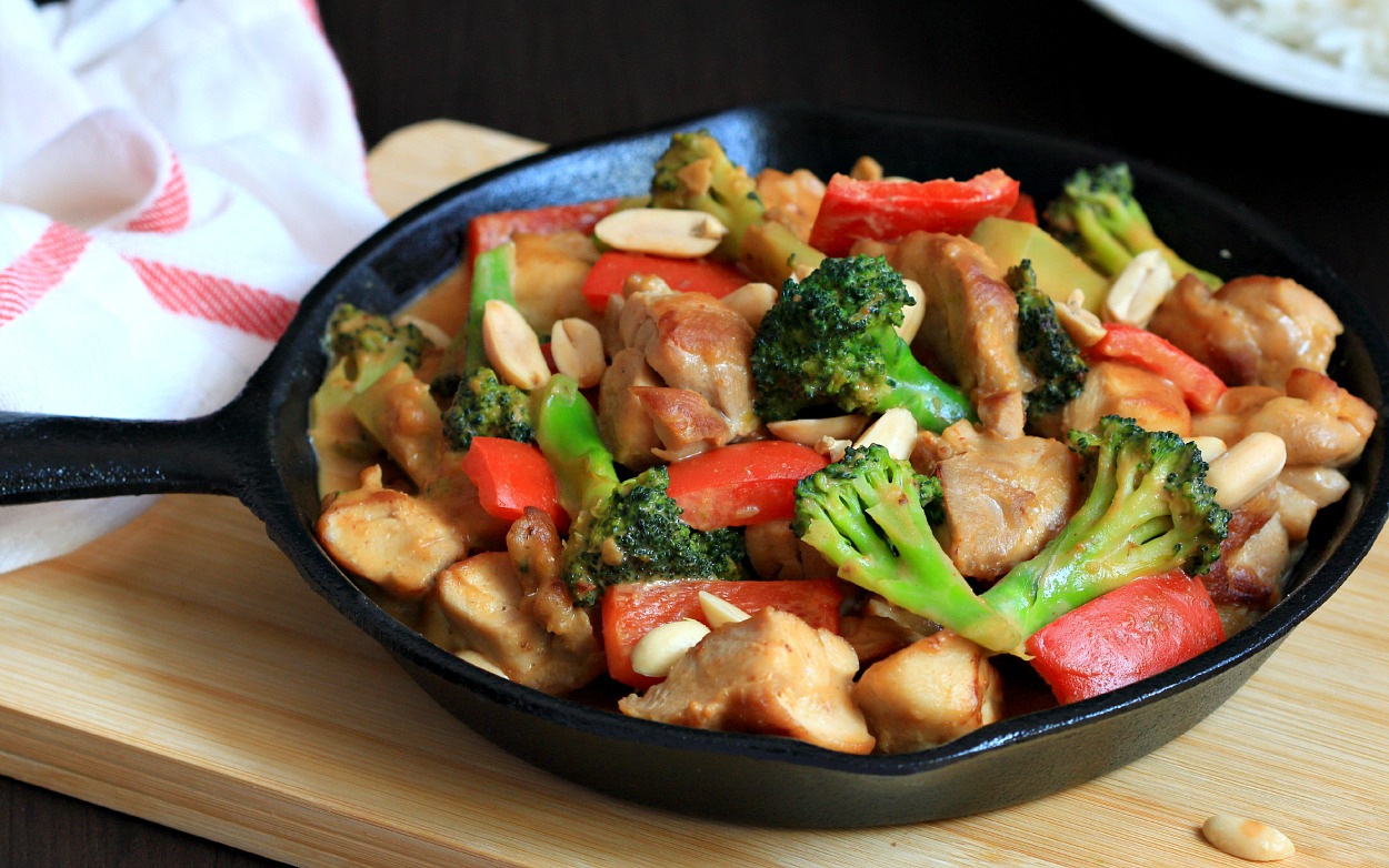Chicken and vegetable stir fry with easy peanut sauce