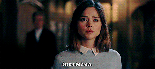 Clara Oswald dizendo: Deixe-me ser corajosa.