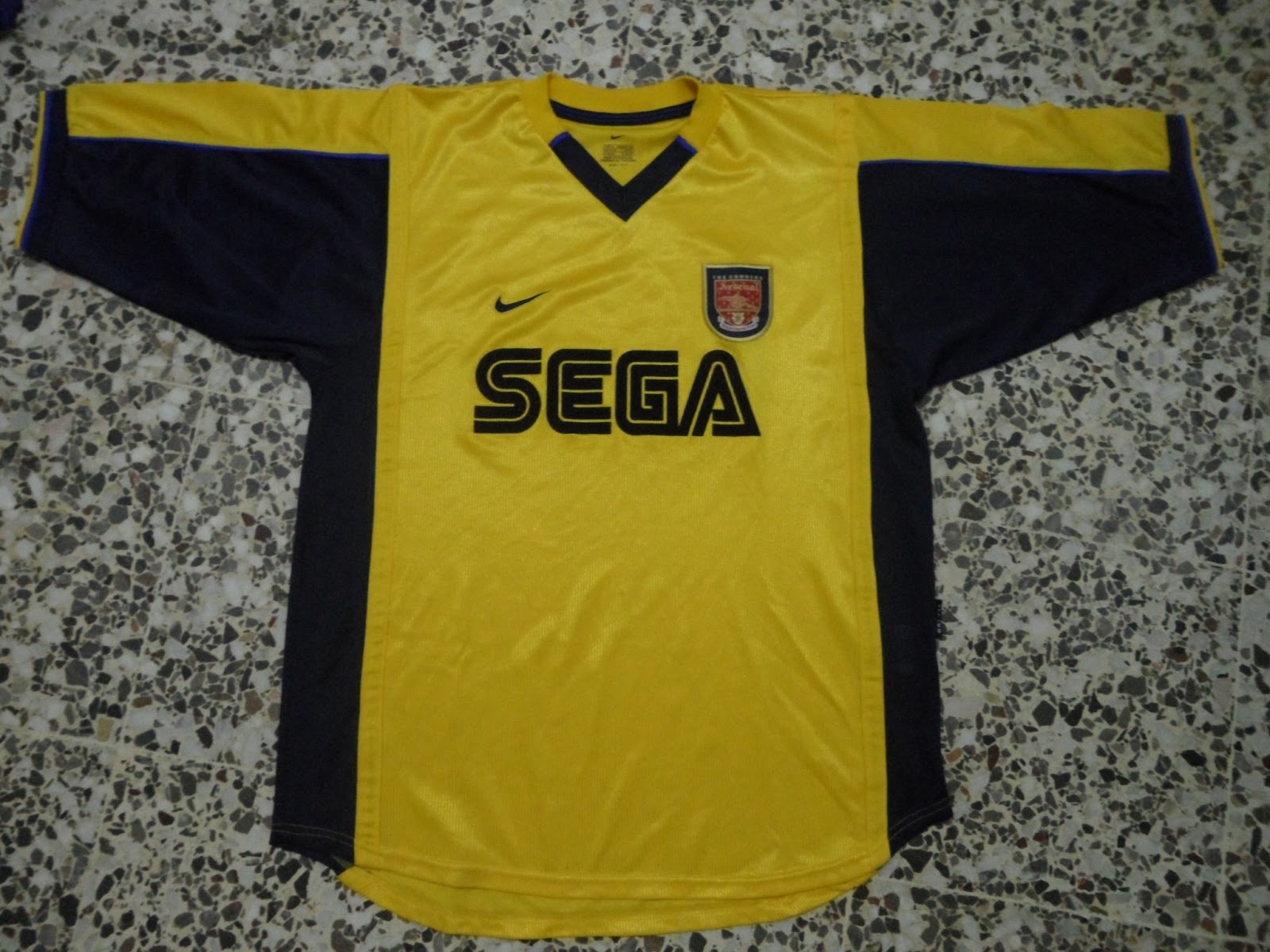 Clayback Bush Thrift Store: [Jersey] Vintage Arsenal 1999/2001 Away Jersey **SOLD**