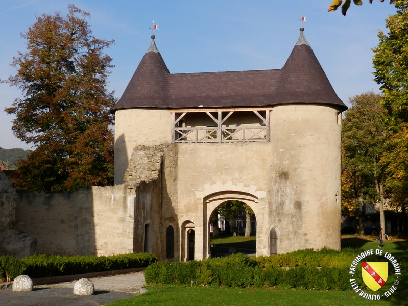 PATRIMOINE DE LORRAINE VICSURSEILLE (57) Château épiscopal