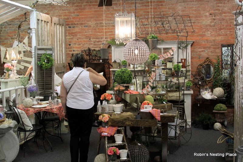 ROBINS NESTING PLACE Horton's French Flea Market