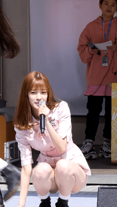핑크빛 오마이걸 아린