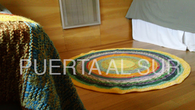 alfombra redonda piesera - Ideas para decorar con crochet y dos agujas