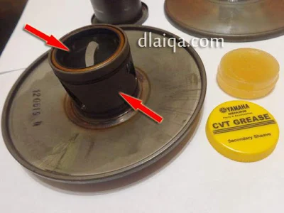 lapisi batang secondary sliding sheave dengan grease kuning