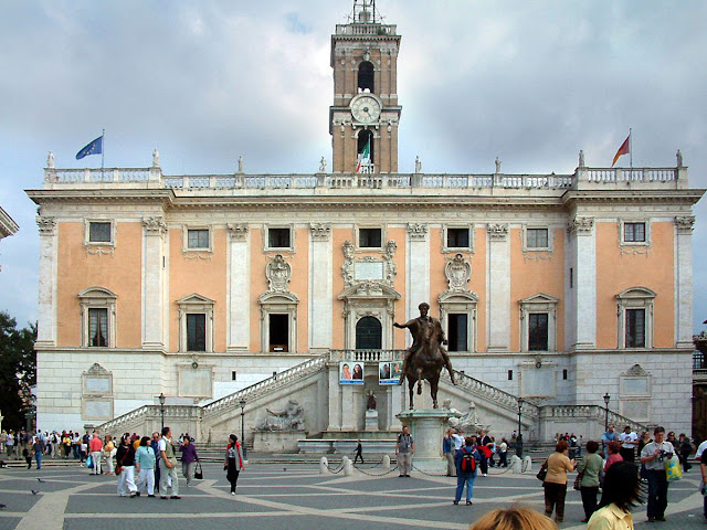 Piazza_del_Campidoglio.jpg